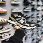 نیوبالانس 1064 رنگ مشکی طلایی / کد 10643