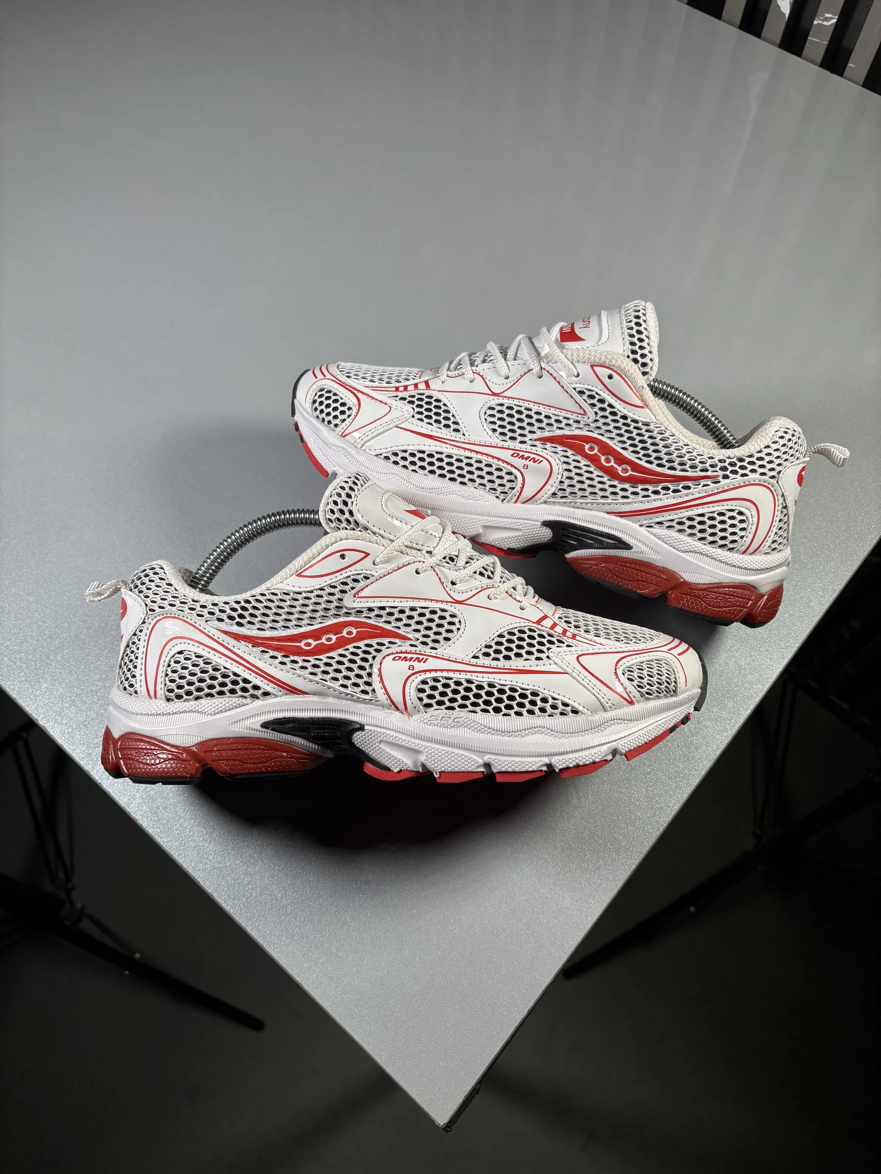 Comfortable-running-sports-shoes-Sacconi-White-Red-heroshoop.webp کتونی اسپرت رانینگ راحتی ساکنی / سفید قرمز / کد 2125 (کیفیت درحد مستر) - Image 1