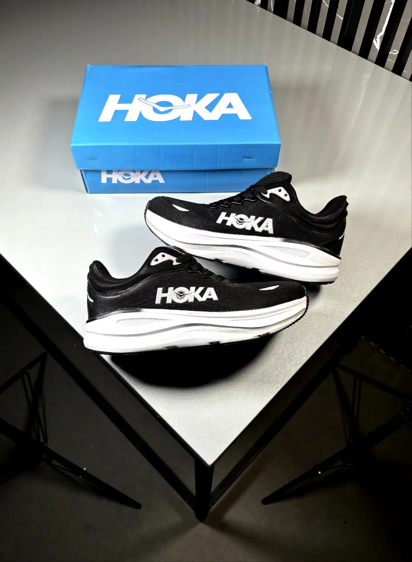 Hoka-running-shoes-black-white-sole-heroshoop.webp کتونی رانینگ و راحتی اسپرت مدل هوکا / مشکی زیره سفید / کد 2650 - Image 1