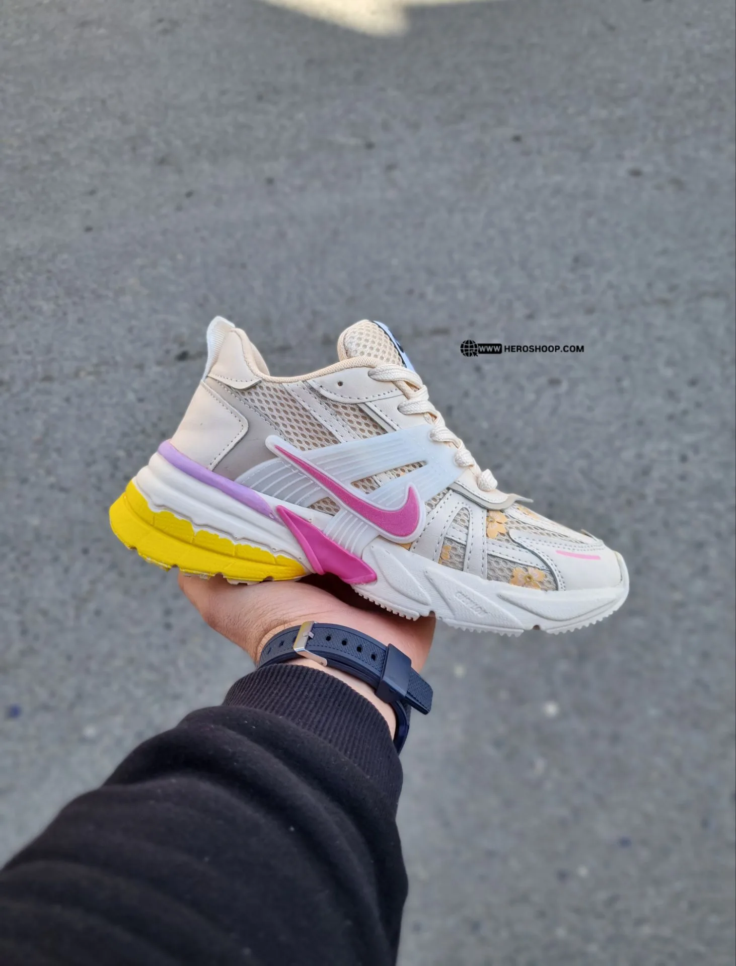 IMG_20260304_132726_577.webp کتونی نایک وی تو کی V2K NIKE / کرمی - Image 1