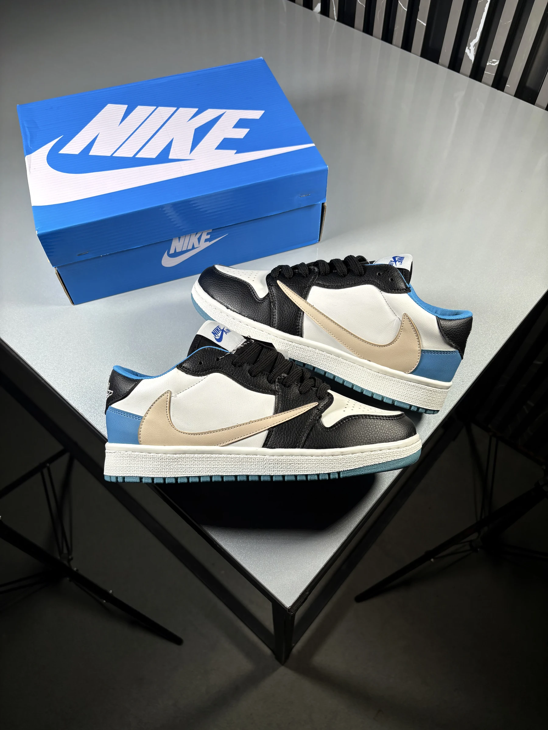 Jordan-One-Low-Travis-Scott-White-Black-Nike-Cream-Code-1178-heroshoop.webp کتونی جردن وان لو ترویس اسکات / سفید مشکی نایک کرم / کد 1178 - Image 1