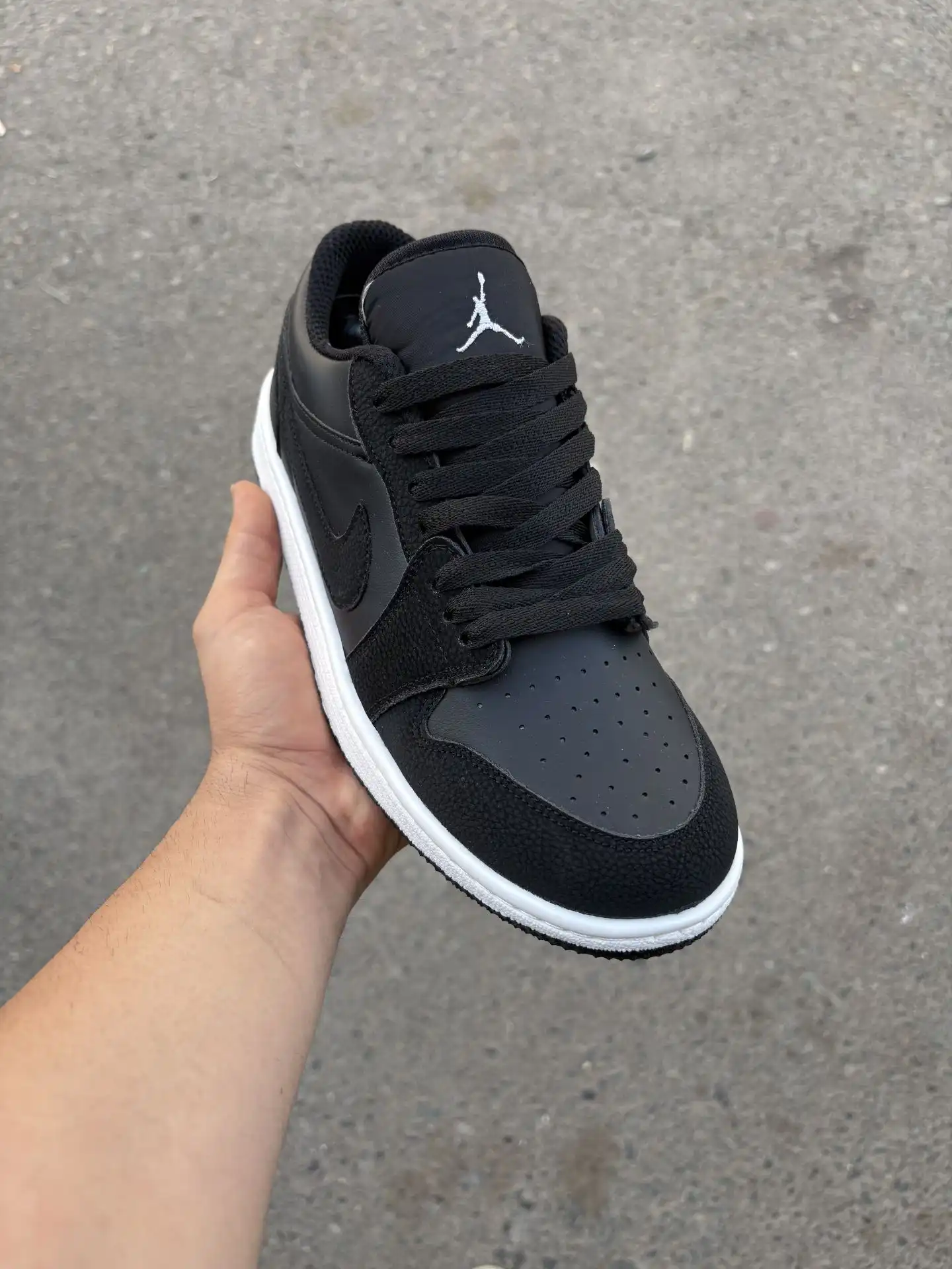 Jordan-One-Shoulder-Shorts-Black-with-White-Sole-heroshoop.webp کتونی نایک جردن وان ساق کوتاه / مشکی تمام زیره سفید / کد 27106 - Image 1