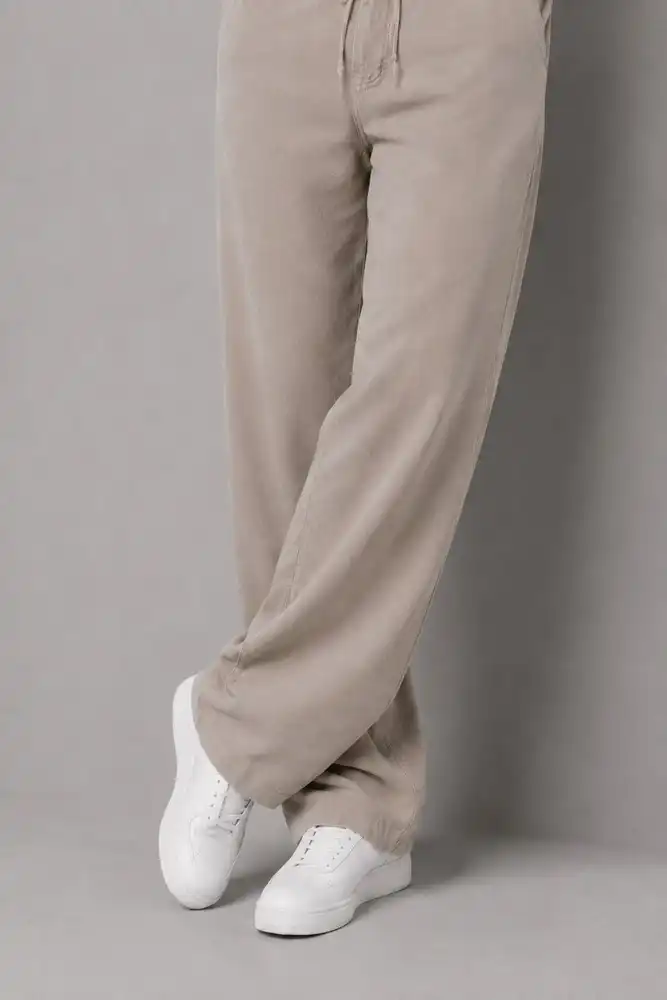 Natural-Lyocell-fabric-half-bag-pants-long-length-108-khaki-color-heroshoop.webp شلوار پارچه ای نیم بگ پارچه لایوسل طبیعی / قد بلند ۱۰۸ / رنگ خاکی ساده - Image 1
