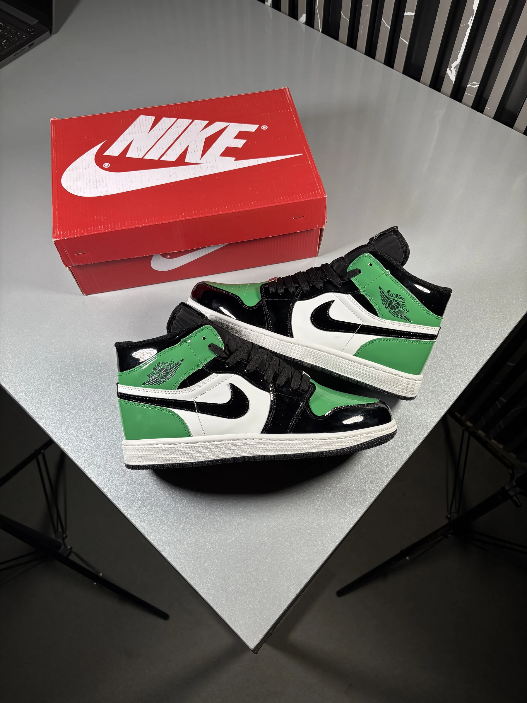Nike-Jordan-One-Low-Top-Sneakers-Black-White-Green-Code-192-heroshoop.webp کتونی نایک جردن وان ساقدار / مشکی سفید سبز / کد 192 - Image 1