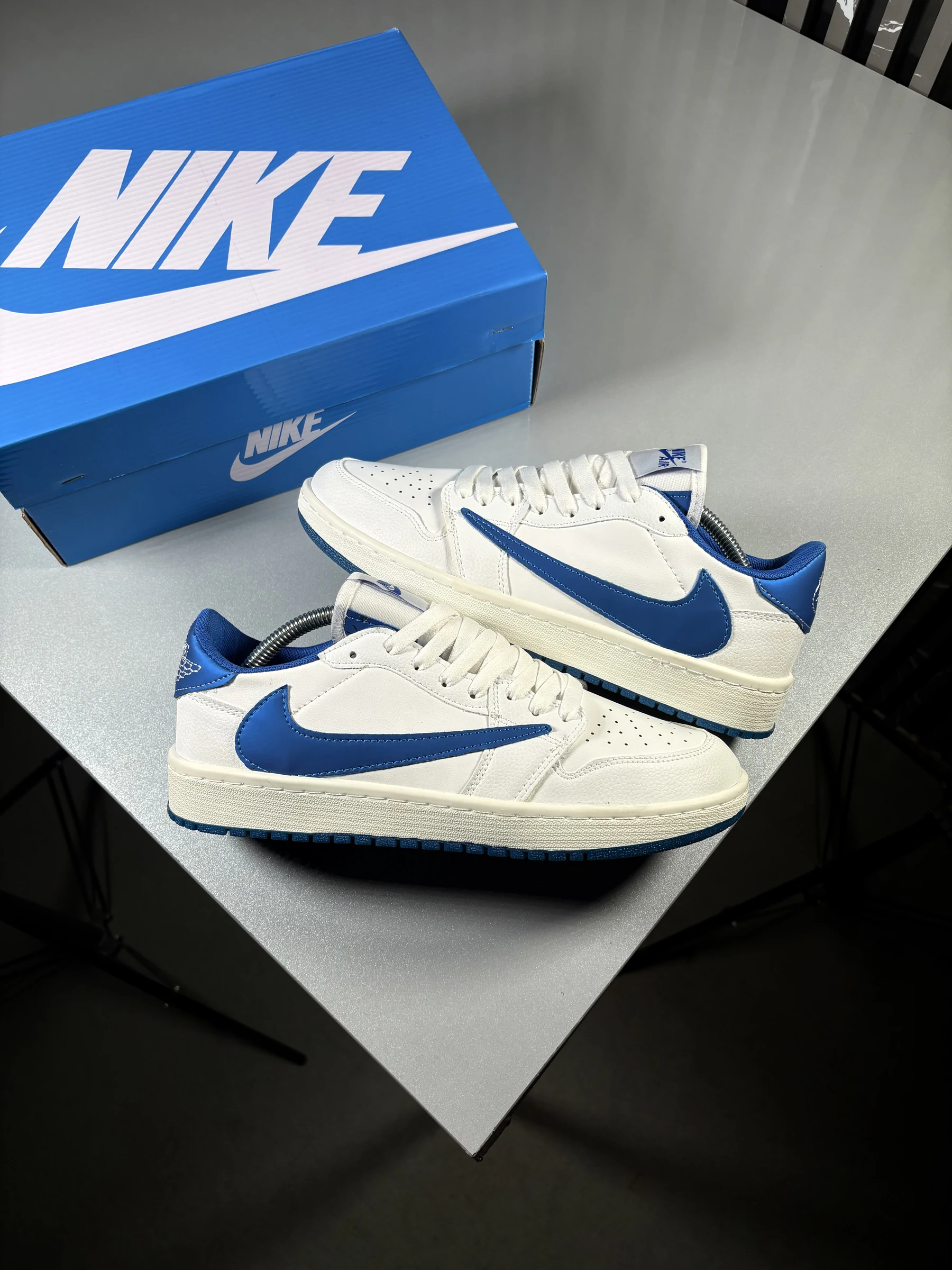 Nike-Jordan-One-Travis-Scott-Sneakers-White-Blue-Short-Leg-view-1.webp کتونی جردن وان 1 لو ترویس اسکات / سفید نایک آبی / کد 1133 - Image 1