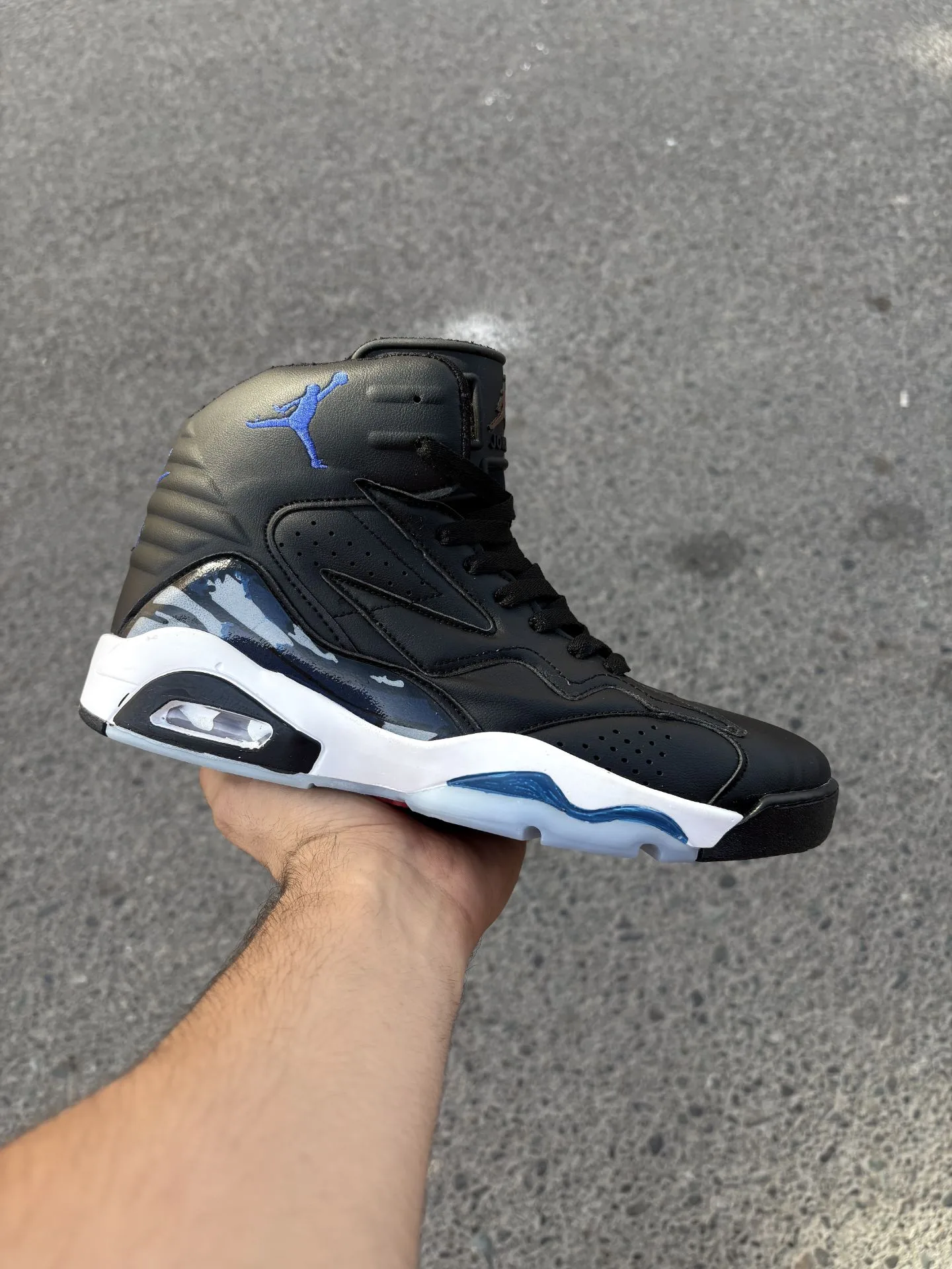 Nike-Jordan-Six-Sneakers-Black-White-Blue-heroshoop.webp کتونی نایک جردن سیکس / مشکی سفید آبی 27111 - Image 1