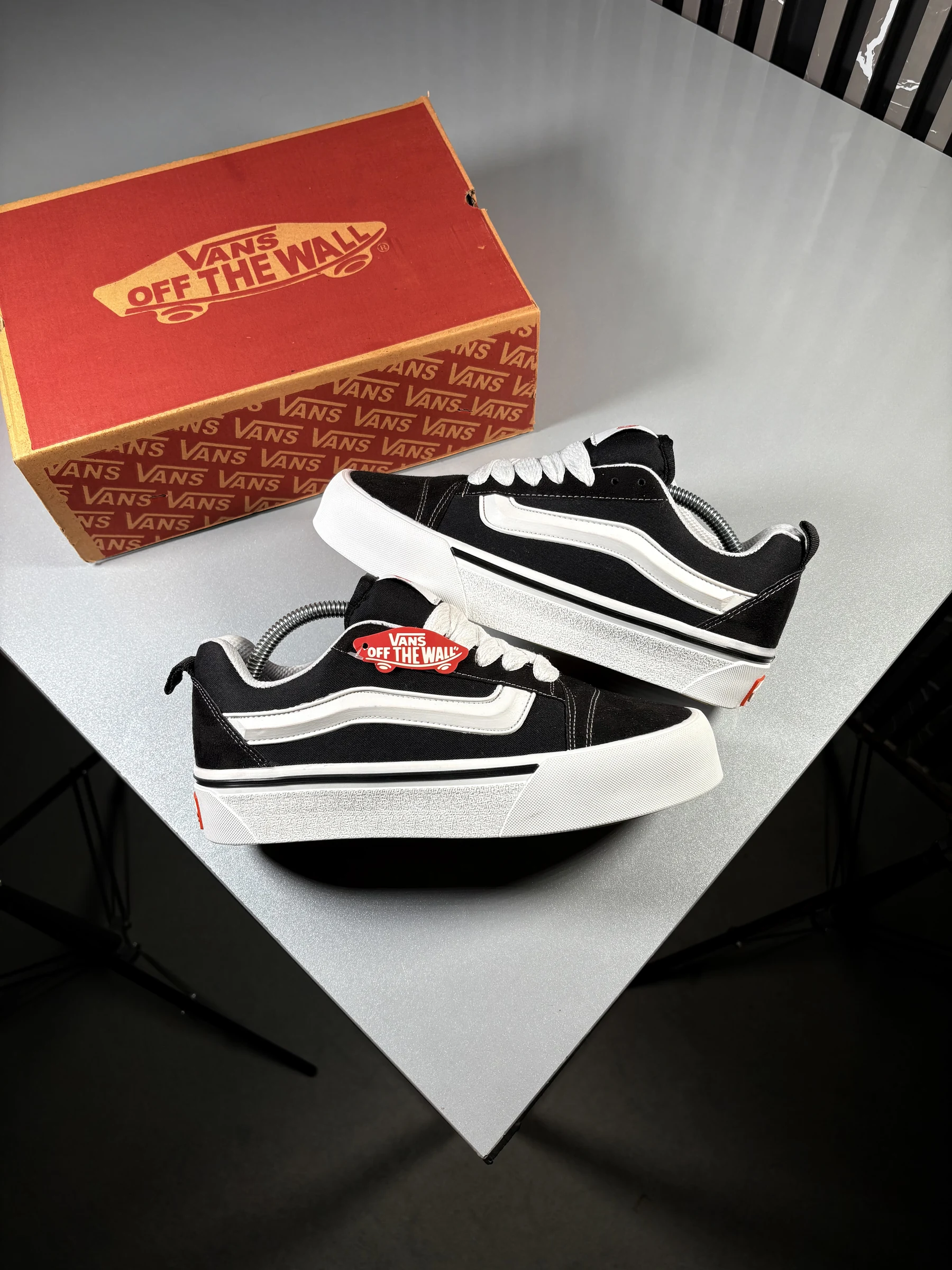 Vans-Old-School-Plain-Shoes-Large-Size-Wide-Feet-Black-White-Size-37-to-48.webp کتونی ساده بزرگپا ونس اولداسکول پرو پتیتو سایزبزرگ 37 تا 48 / مشکی سفید / کد 2143 - Image 1