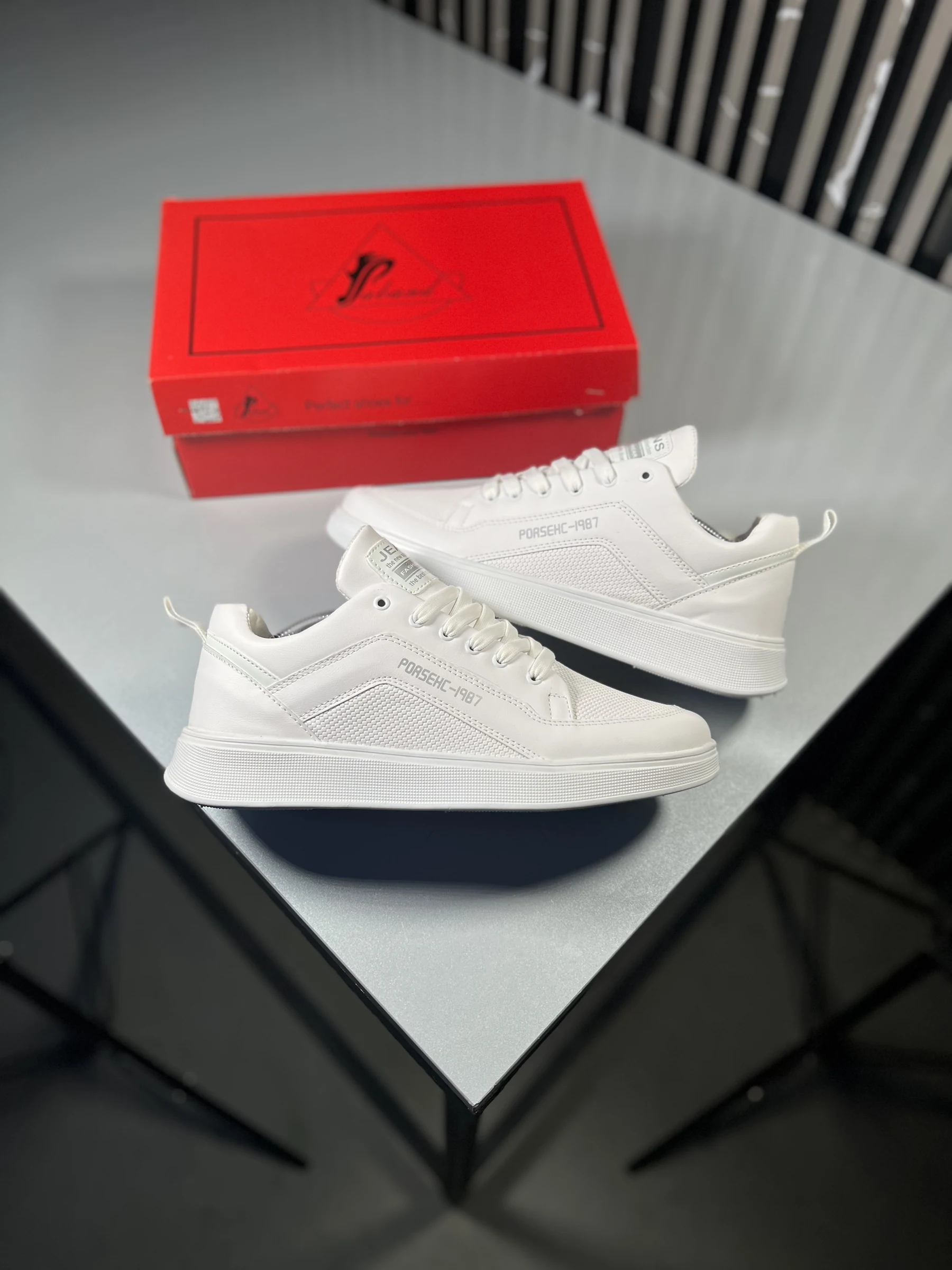 Simple Vans-style Porsche sneakers – extended size range (37–47) White www.heroshoop.com view 1 Simple-Vans-style-Porsche-sneakers-–-extended-size-range-37–47-White-www.heroshoop.com-view-1.webp