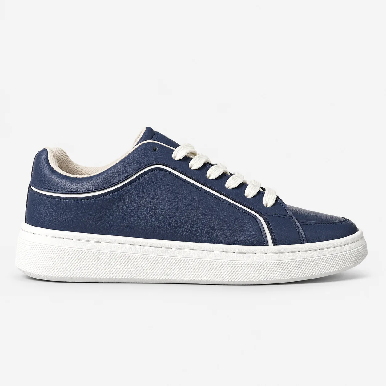 Zara Vans-style simple semi-formal shoes Navy & White www.heroshoop.com view 1 Zara-Vans-style-simple-semi-formal-shoes-Navy-White-www.heroshoop.com-view-1.webp