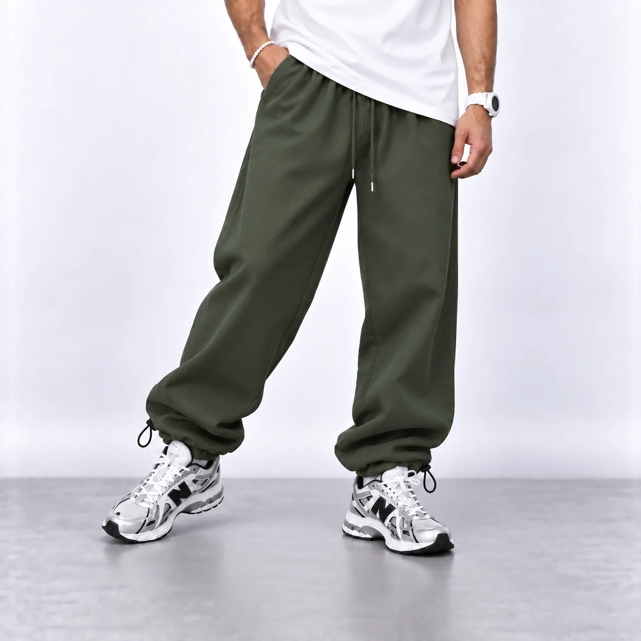 Baggy-style-joggers-White-Adjustable-cuffs-with-toggles-3-thread-fleece-lined-cotton_view1-300x300 شلوار جاگر بگ استایل / سفید / دمپا دو حالتی استوپر / پنبه 3نخ تو کرکی - تصویر 1